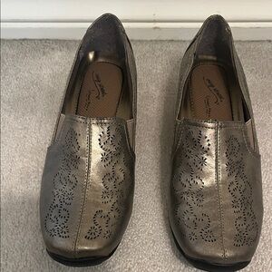 Elegant Ladies Leather Metallic Loafers